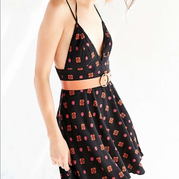 Ecote Dresses & Skirts - Clementine Plunging Stitched Mini Dress